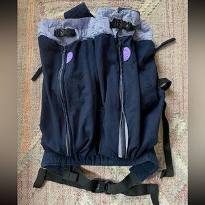 The Weego TWIN Baby C a r r i e r